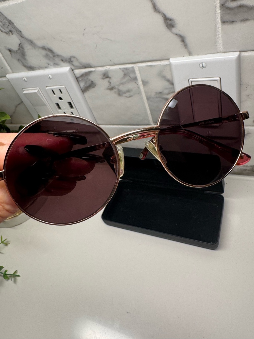 Hip Optical Vintage-Style Gold Round Metal Wire Frame Sunglasses